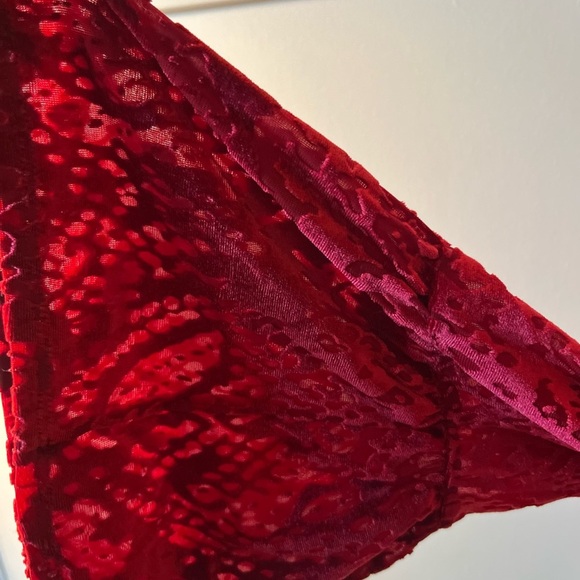 Ruby Rd. Red velvet Blouse flared sleeves - Picture 5 of 9